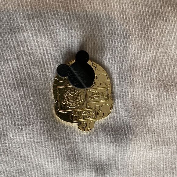 Collars Dogs and Cats Magical Mystery pin dodger - Picture 2 of 2